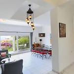 Mari Villa *